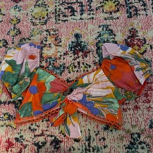 Perfect condition. Worn once crop top from dillards